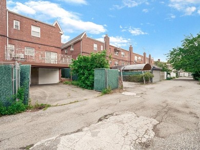 Beautifully maintained 1950 solid-brick single-family home - photo 30