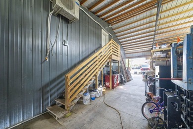 221 White Oaks Boulevard, where you can enjoy the space and - photo 45