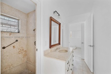 Exceptional opportunity to transform a property on a generous - photo 13