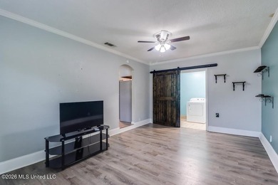 Adorable, move-in ready home featuring a fully fenced backyard - photo 14