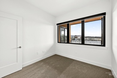 Live where culture, nature and downtown energy meet. This condo