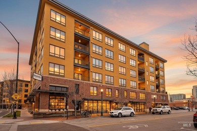 Live where culture, nature and downtown energy meet. This condo