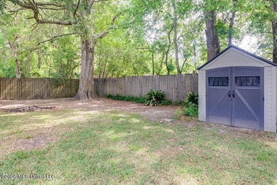 Adorable, move-in ready home featuring a fully fenced backyard - photo 20