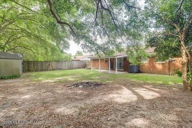 Adorable, move-in ready home featuring a fully fenced backyard - photo 21