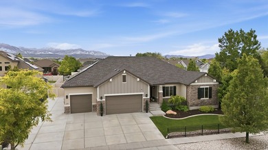 Beautiful home w/open-concept living. Kitchen w/ample cabinetry - photo 1