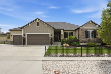 Beautiful home w/open-concept living. Kitchen w/ample cabinetry - photo 2