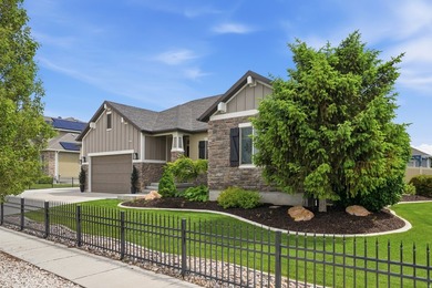 Beautiful home w/open-concept living. Kitchen w/ample cabinetry - photo 4