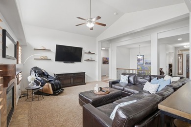 Beautiful home w/open-concept living. Kitchen w/ample cabinetry - photo 7