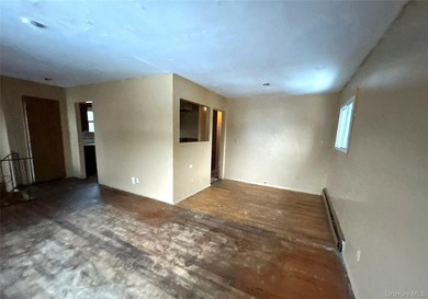 Hi-ranch-style home featuring four bedrooms, 2 full baths - photo 4
