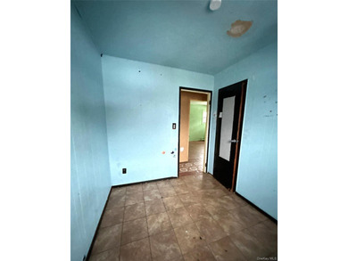 Hi-ranch-style home featuring four bedrooms, 2 full baths - photo 7