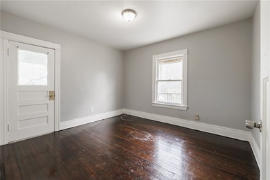 BACK ON THE MARKET due to the buyer not being able to obtain - photo 14