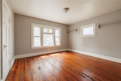 BACK ON THE MARKET due to the buyer not being able to obtain - photo 23