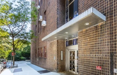 Lake Home For Sale in New York (Manhattan), New York
