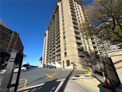 Lake Condo For Sale in Lakewood, Ohio