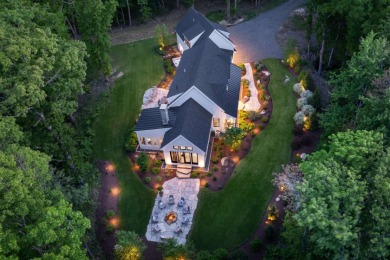 Singular site, Custom built with love, 5 acre lot - photo 3