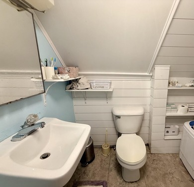 3-bedroom, 1.5-bath home. The home features a comfortable layout - photo 11