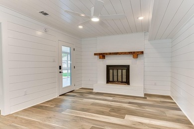 Beautiful One and a Half Story Home -- Fully Remodeled & Move In - photo 12