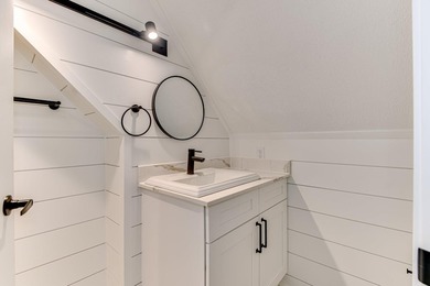 Beautiful One and a Half Story Home -- Fully Remodeled & Move In - photo 21
