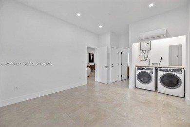 Stunning 2022 modern single-story residence featuring 4 bedrooms - photo 32