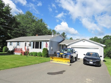 Welcome home to this well-maintained 3-bedroom, 1-bath property - photo 1