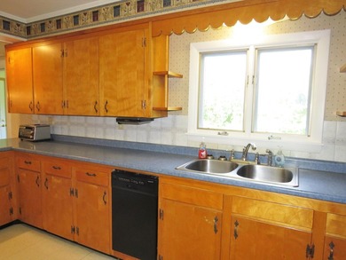 Welcome home to this well-maintained 3-bedroom, 1-bath property - photo 6