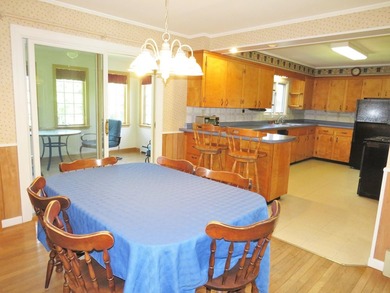 Welcome home to this well-maintained 3-bedroom, 1-bath property - photo 7