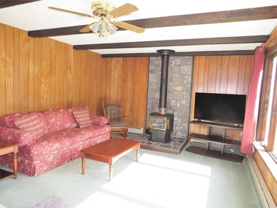 Welcome home to this well-maintained 3-bedroom, 1-bath property - photo 9