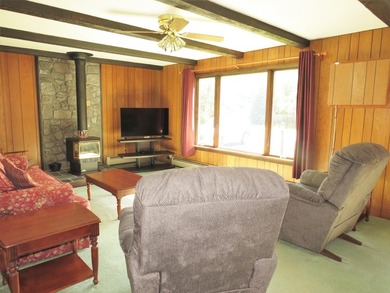 Welcome home to this well-maintained 3-bedroom, 1-bath property - photo 10