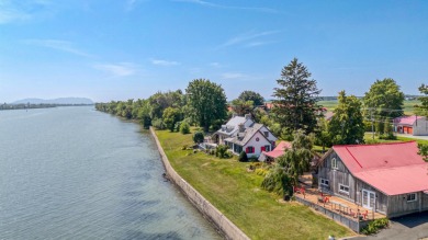 Lake Home For Sale in Saint-Marc-Sur-Richelieu, 