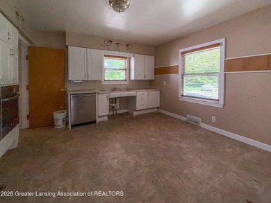 3 bed Cape Cod next to wonderful Scott Woods Park. Handicapped - photo 12