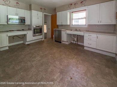 3 bed Cape Cod next to wonderful Scott Woods Park. Handicapped - photo 13