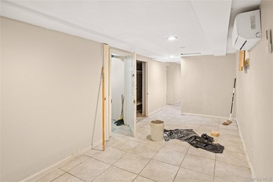 Investor opportunity in the heart of Throggs Neck! Welcome to - photo 16