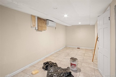 Investor opportunity in the heart of Throggs Neck! Welcome to - photo 17