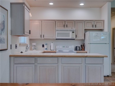 Experience resort-style living in this spacious 1 bed, 1 bath - photo 19