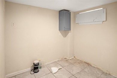 Investor opportunity in the heart of Throggs Neck! Welcome to - photo 19