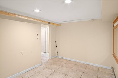 Investor opportunity in the heart of Throggs Neck! Welcome to - photo 21