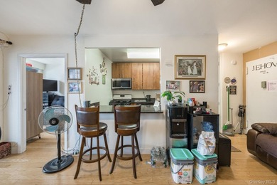 Welcome to this comfortable and conveniently located residence - photo 8