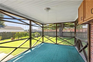 Charming bungalow with raised garden beds awaits! This - photo 19