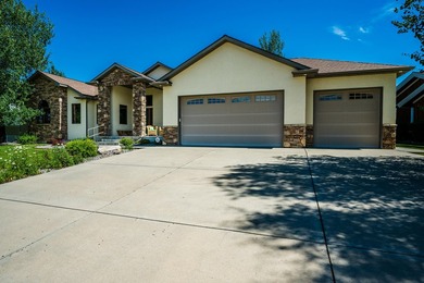 Enjoy easy one-level living in this beautifully crafted home - photo 38