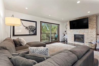 This peaceful, 2,892 SF 4 bedroom, 5 bathroom Columbine Townhome - photo 3