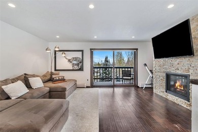 This peaceful, 2,892 SF 4 bedroom, 5 bathroom Columbine Townhome - photo 4