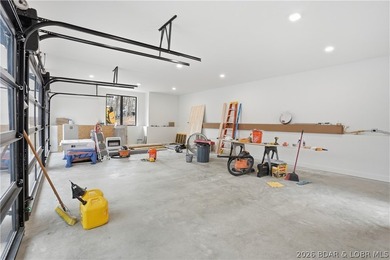 Welcome to your new modern retreat in Porto Cima. This stunning - photo 29