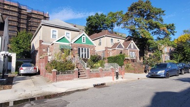 Located in the exclusive and prestigious neighborhood of - photo 37
