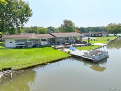 Handy Lake Home For Sale in Hartland Michigan