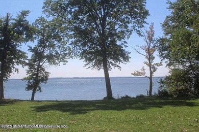Welcome to this 2-bedroom 3 bath home located in beautiful - photo 12