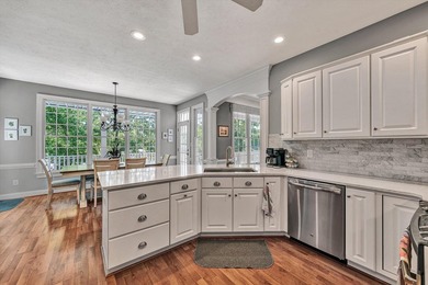 Stunning Lakefront Contemporary  Designed for comfortable - photo 16
