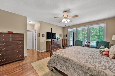 Stunning Lakefront Contemporary  Designed for comfortable - photo 29