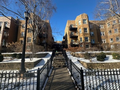 Lake Michigan - Cook County Condo Active Under Contract in Chicago Illinois