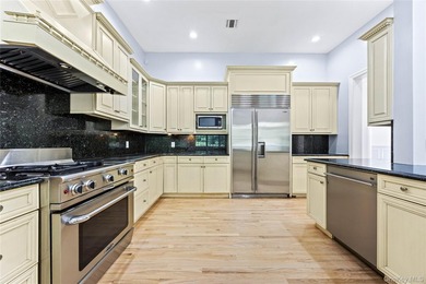 Welcome to 11 Belvedere Court, Manhasset, located within the - photo 13