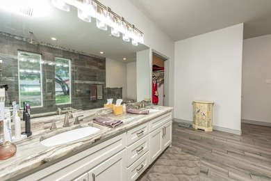 DISCOVER CASUAL, ELEGANT LAKE LIVING WITH THIS BEAUTIFULLY - photo 19
